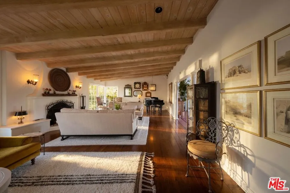 13166 Valley Vista Boulevard Studio City, CA 91604