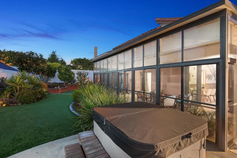 6433 La Paloma St Carlsbad, CA 92009