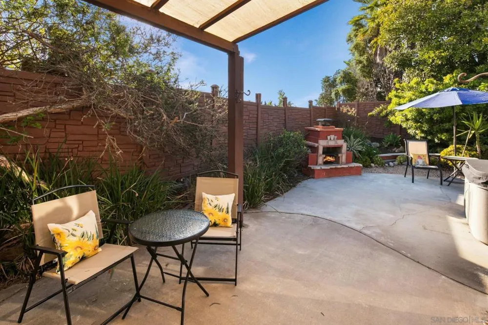 6433 La Paloma St Carlsbad, CA 92009