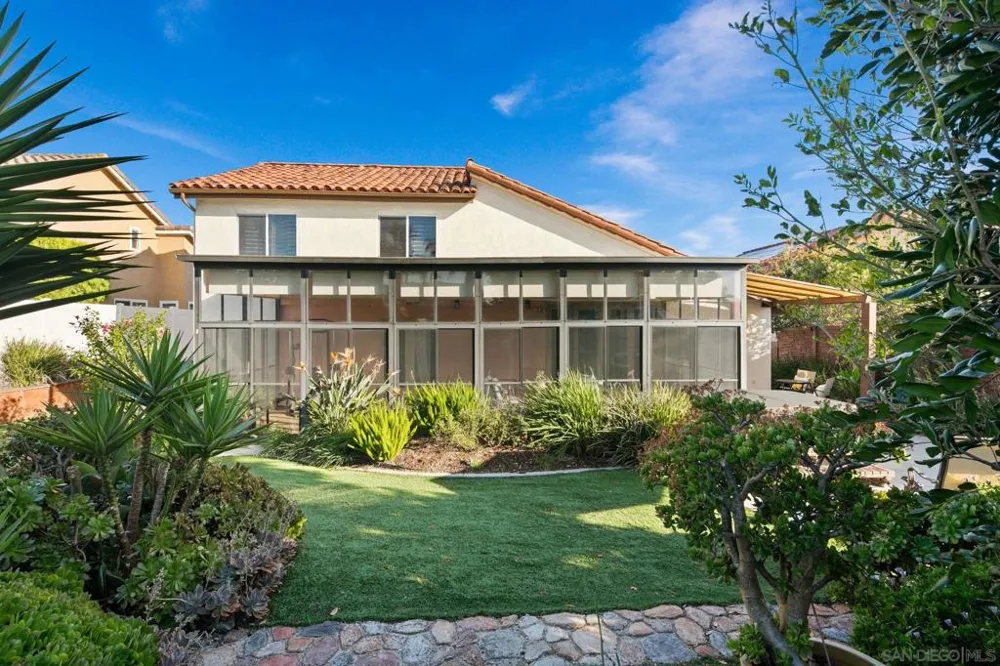 6433 La Paloma St Carlsbad, CA 92009