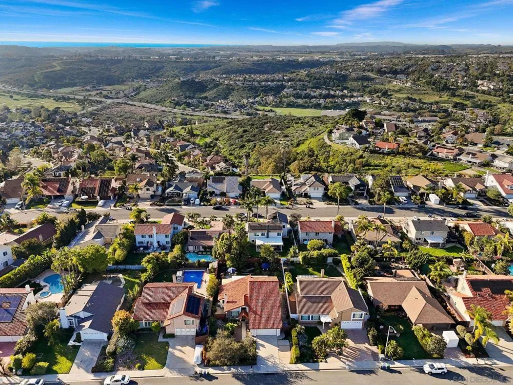6433 La Paloma St Carlsbad, CA 92009