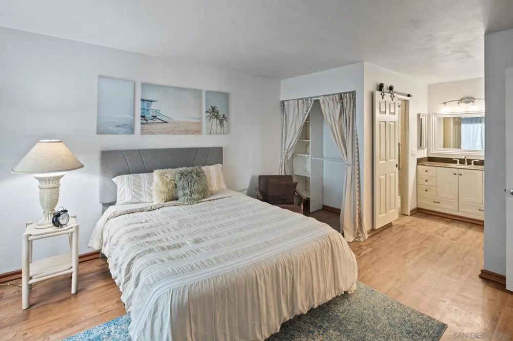 6433 La Paloma St Carlsbad, CA 92009