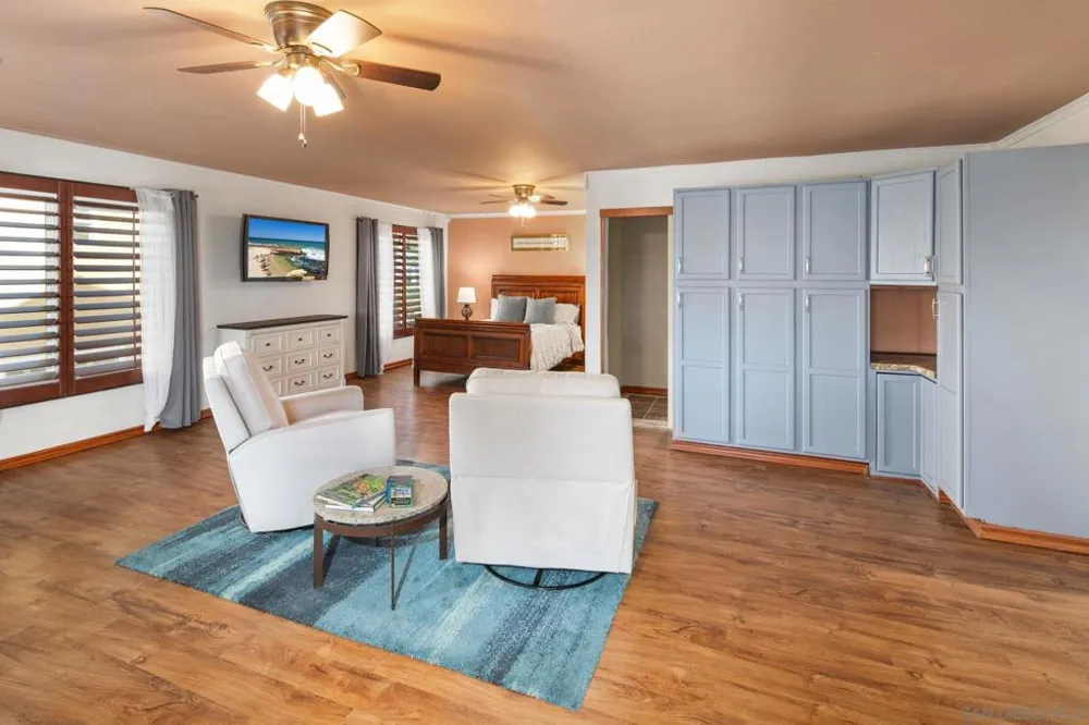 6433 La Paloma St Carlsbad, CA 92009