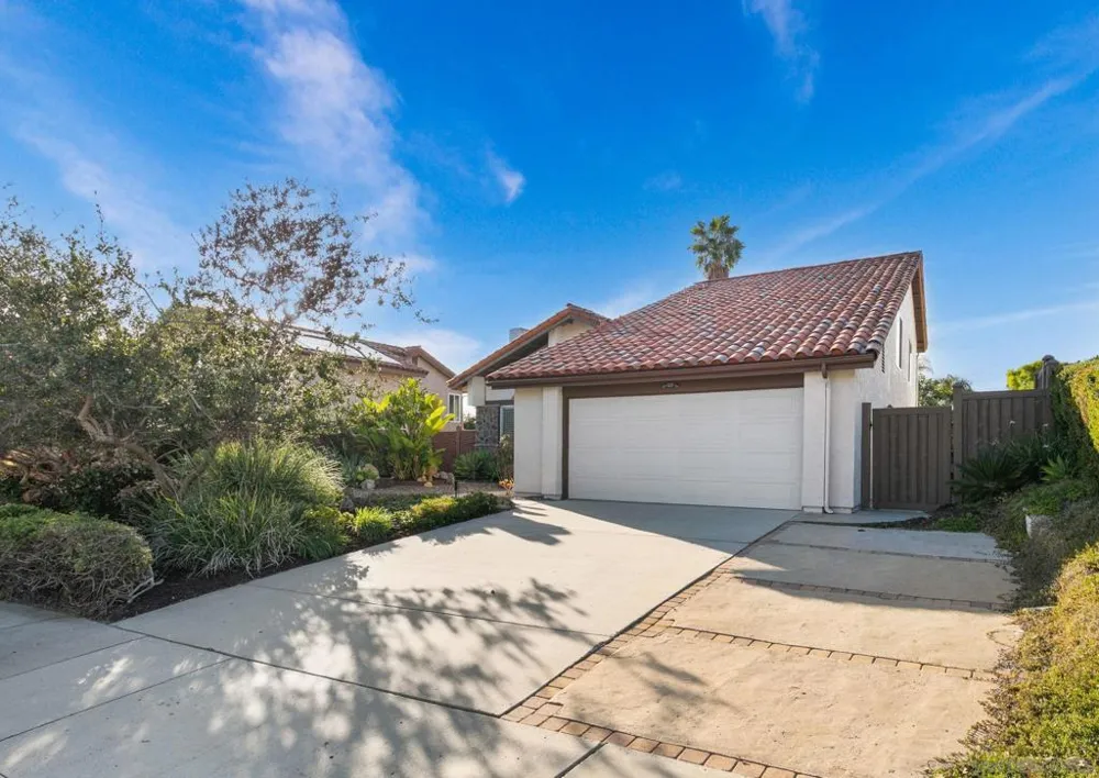 6433 La Paloma St Carlsbad, CA 92009
