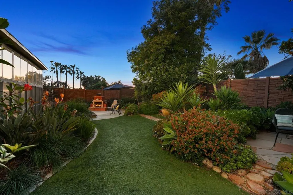 6433 La Paloma St Carlsbad, CA 92009