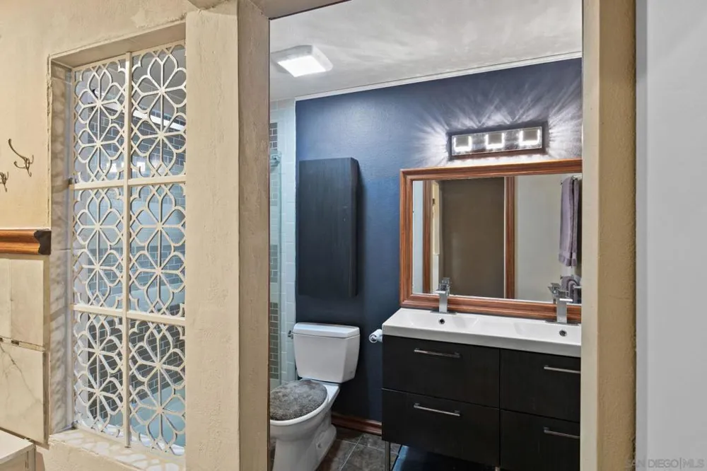 6433 La Paloma St Carlsbad, CA 92009