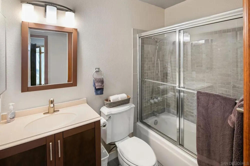 6433 La Paloma St Carlsbad, CA 92009