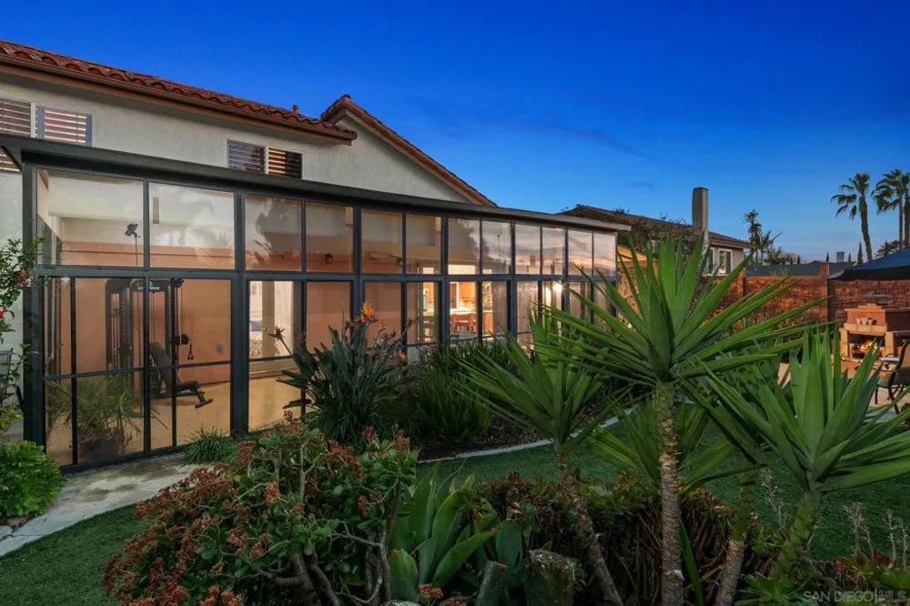 6433 La Paloma St Carlsbad, CA 92009