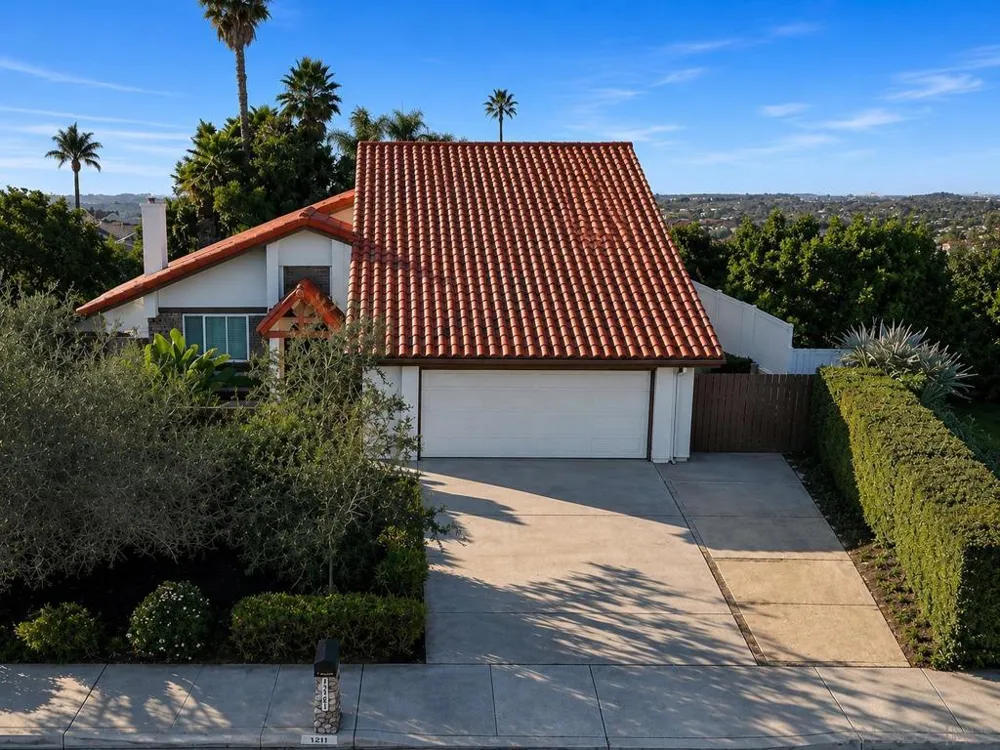 6433 La Paloma St Carlsbad, CA 92009