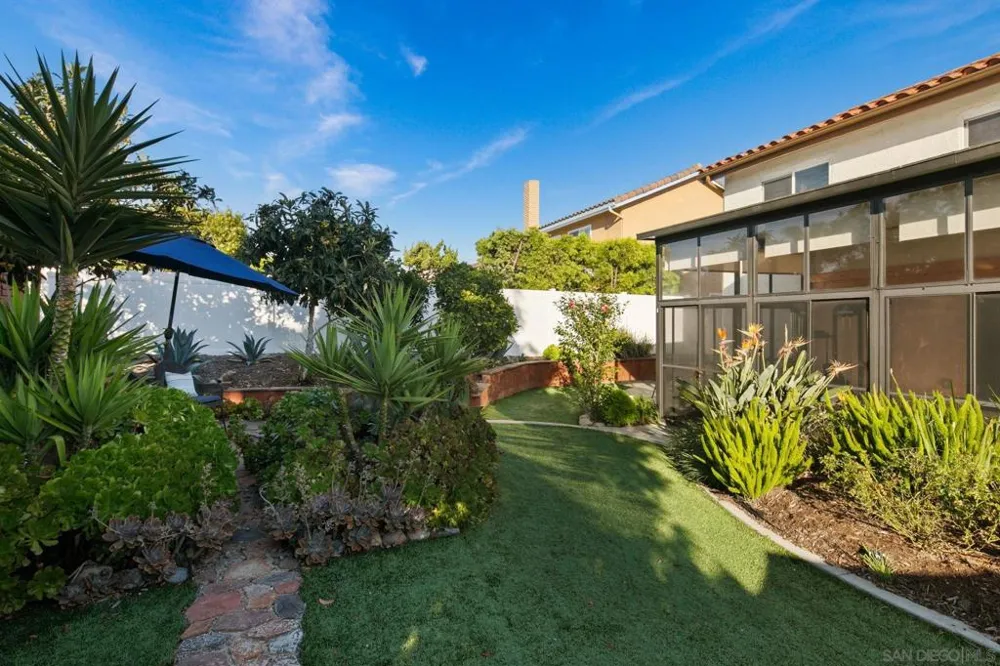 6433 La Paloma St Carlsbad, CA 92009