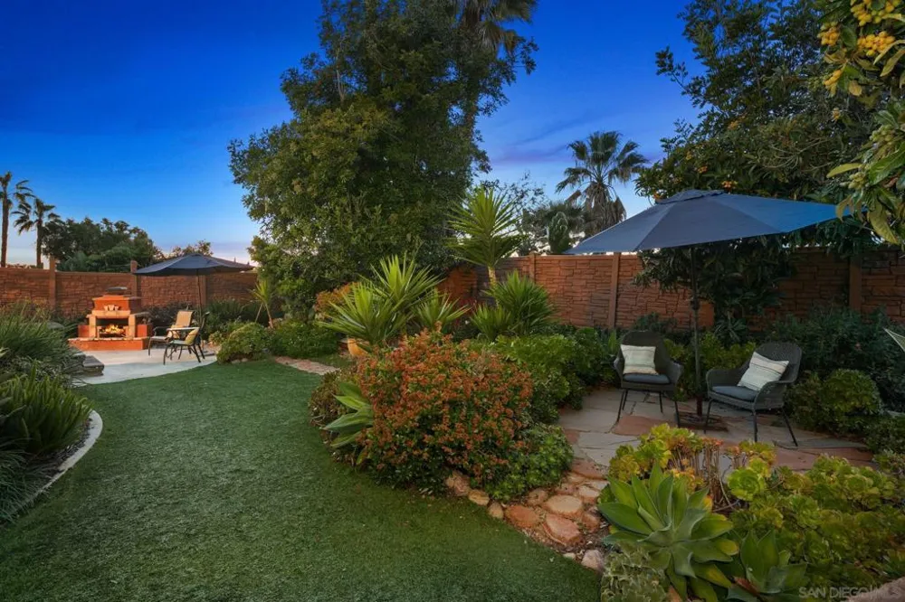 6433 La Paloma St Carlsbad, CA 92009