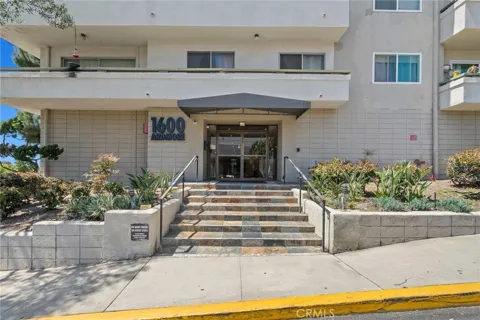 1600 Ardmore Avenue #417