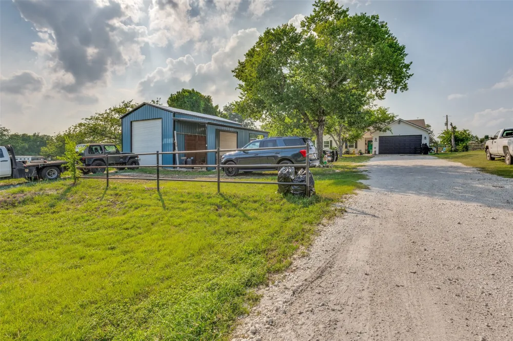 1052 Meandering Way China Spring, TX 76633