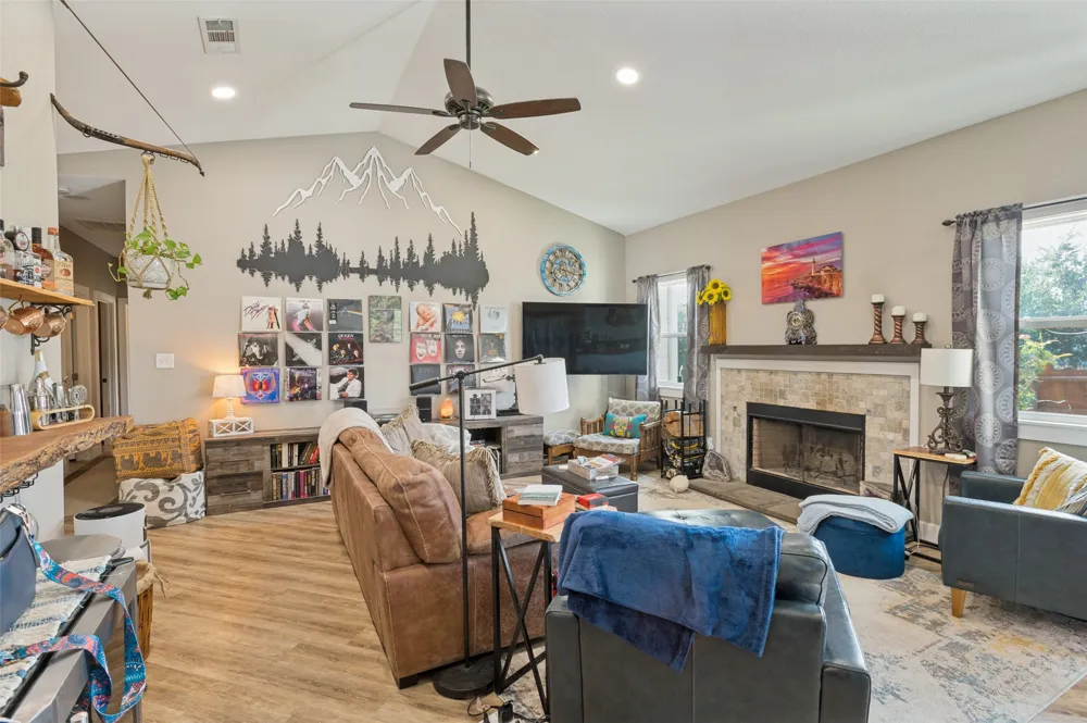 1052 Meandering Way China Spring, TX 76633