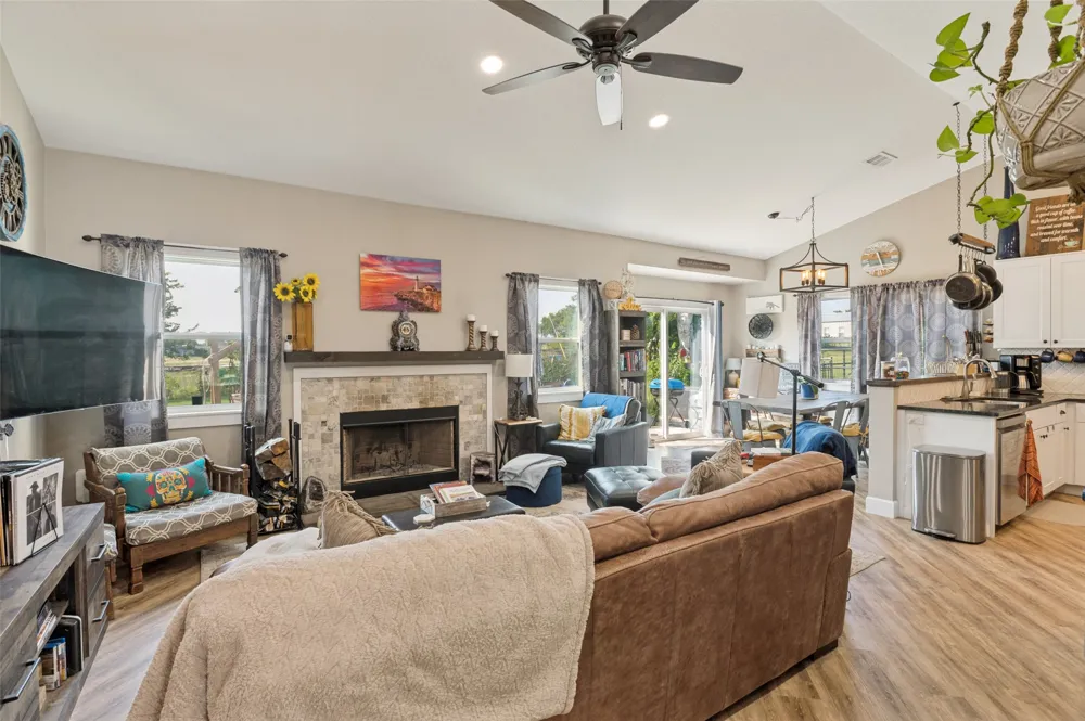 1052 Meandering Way China Spring, TX 76633