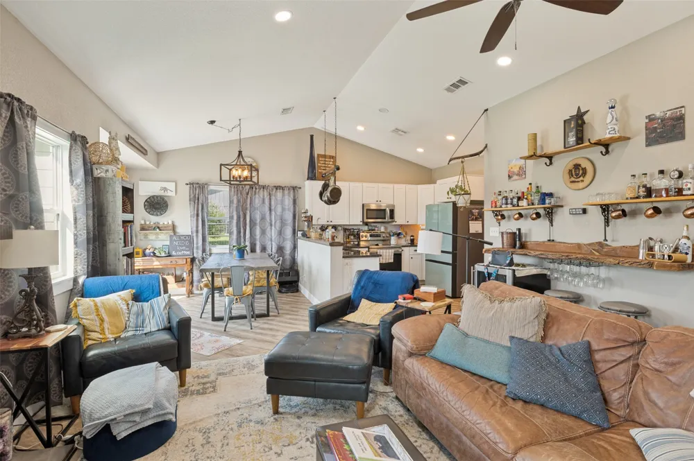 1052 Meandering Way China Spring, TX 76633