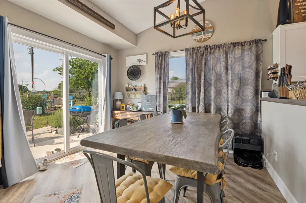 1052 Meandering Way China Spring, TX 76633
