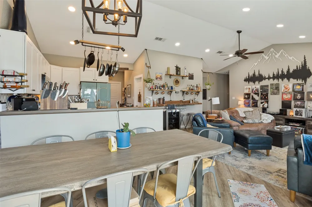 1052 Meandering Way China Spring, TX 76633