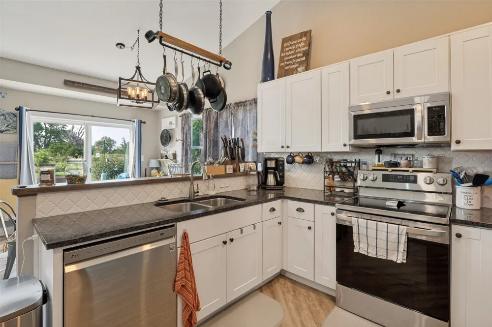 1052 Meandering Way China Spring, TX 76633