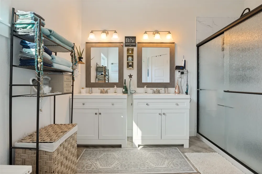 1052 Meandering Way China Spring, TX 76633