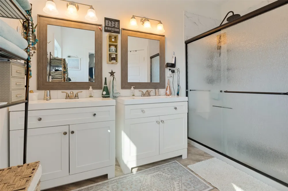 1052 Meandering Way China Spring, TX 76633