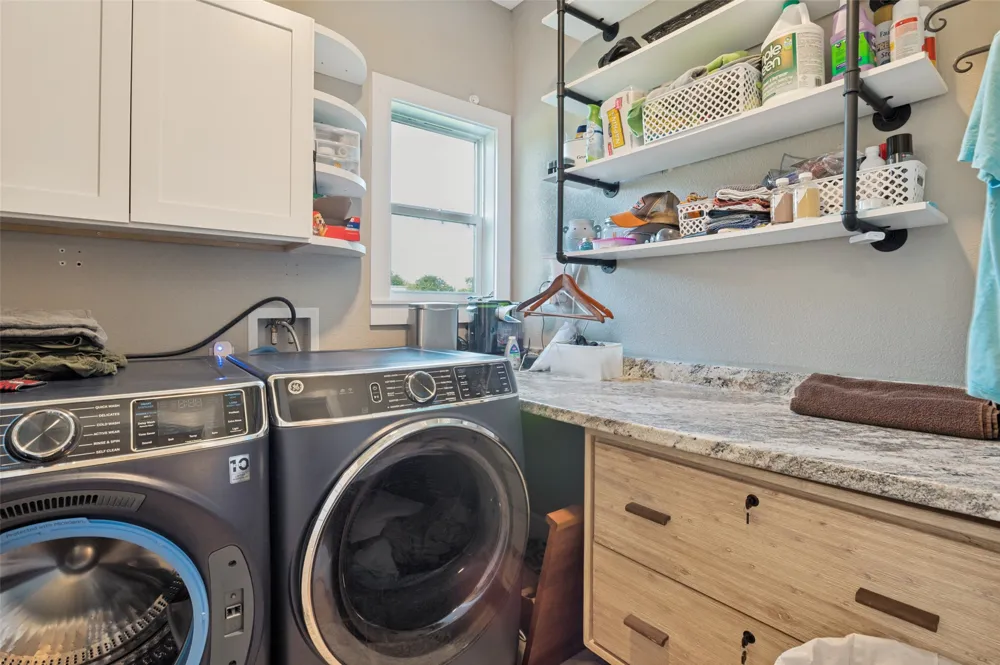1052 Meandering Way China Spring, TX 76633