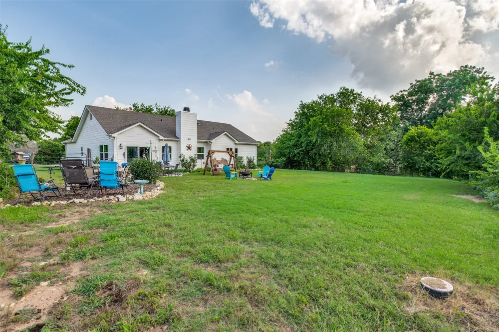 1052 Meandering Way China Spring, TX 76633