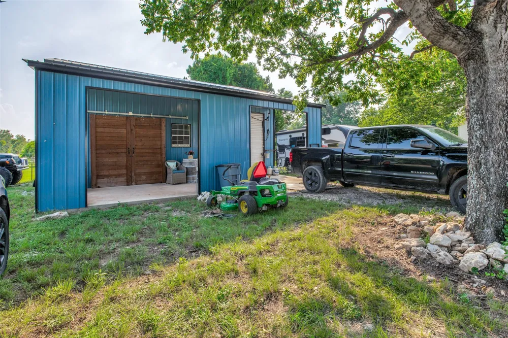 1052 Meandering Way China Spring, TX 76633