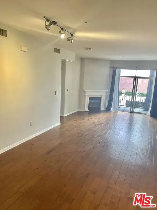 3750 Santa Rosalia Drive #410 Los Angeles, CA 90008