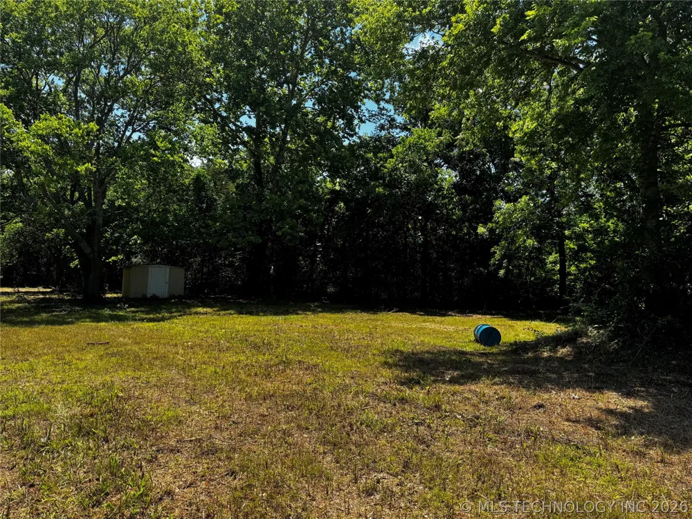 606 W 15th St Tishomingo, OK 73460