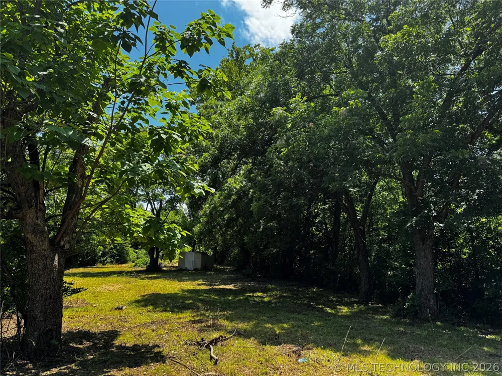 606 W 15th St Tishomingo, OK 73460