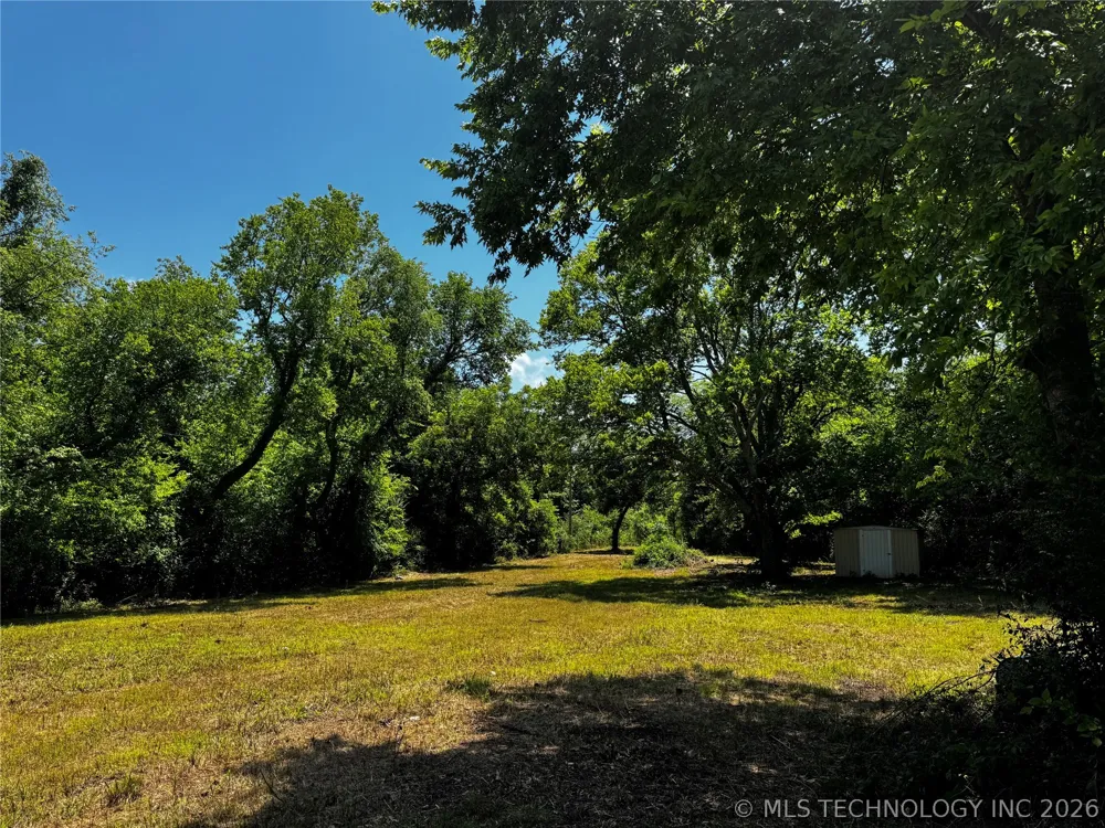 606 W 15th St Tishomingo, OK 73460