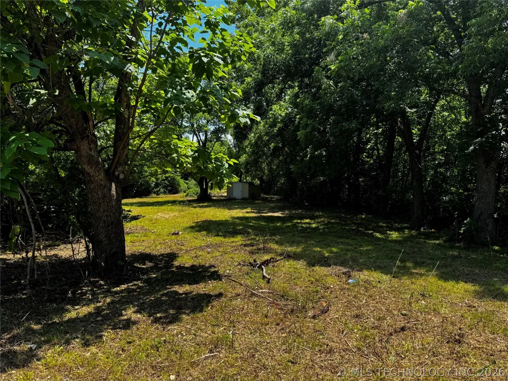 606 W 15th St Tishomingo, OK 73460
