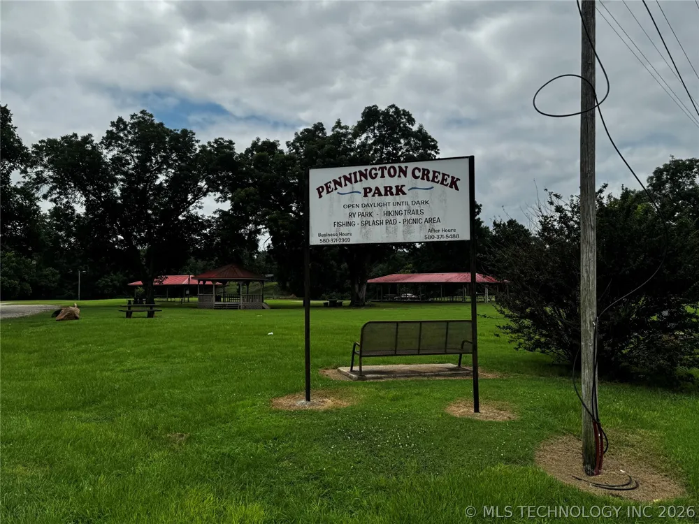 606 W 15th St Tishomingo, OK 73460
