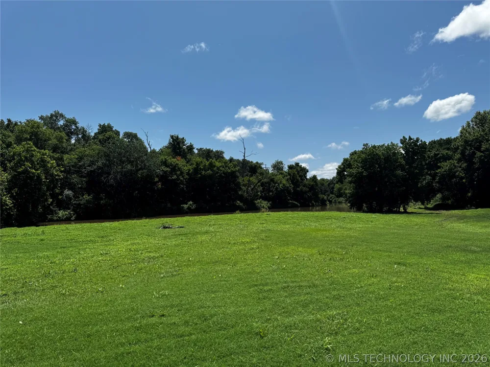 606 W 15th St Tishomingo, OK 73460