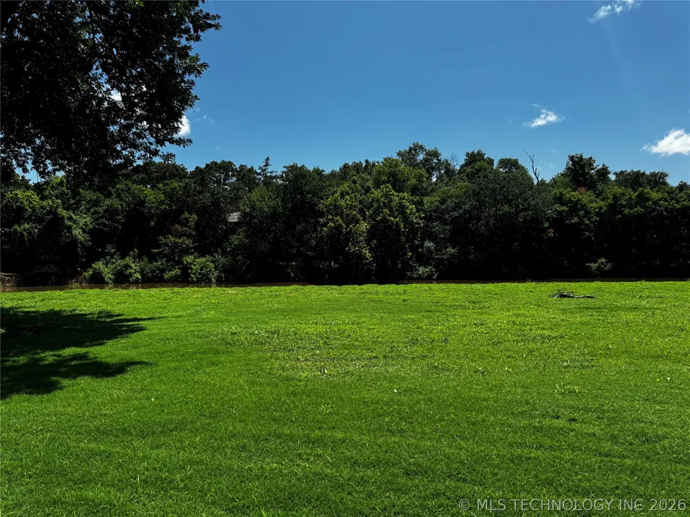 606 W 15th St Tishomingo, OK 73460