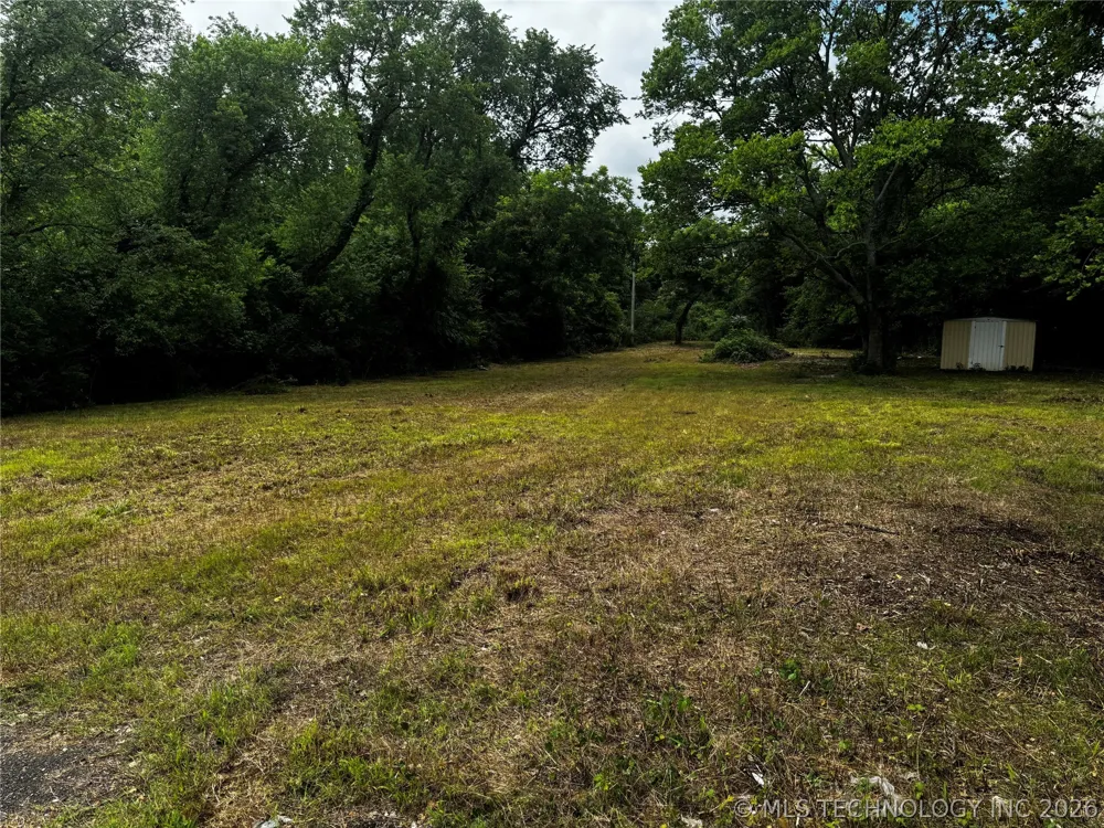 606 W 15th St Tishomingo, OK 73460