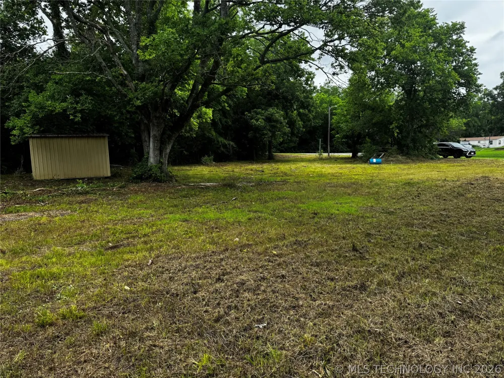 606 W 15th St Tishomingo, OK 73460