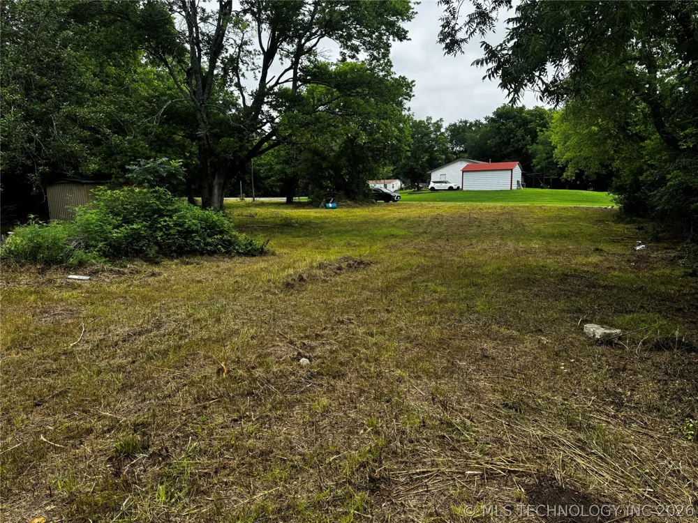 606 W 15th St Tishomingo, OK 73460