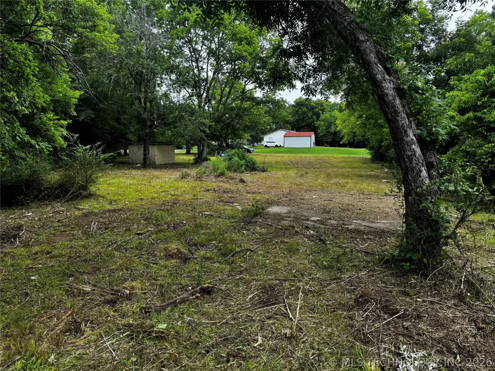 606 W 15th St Tishomingo, OK 73460