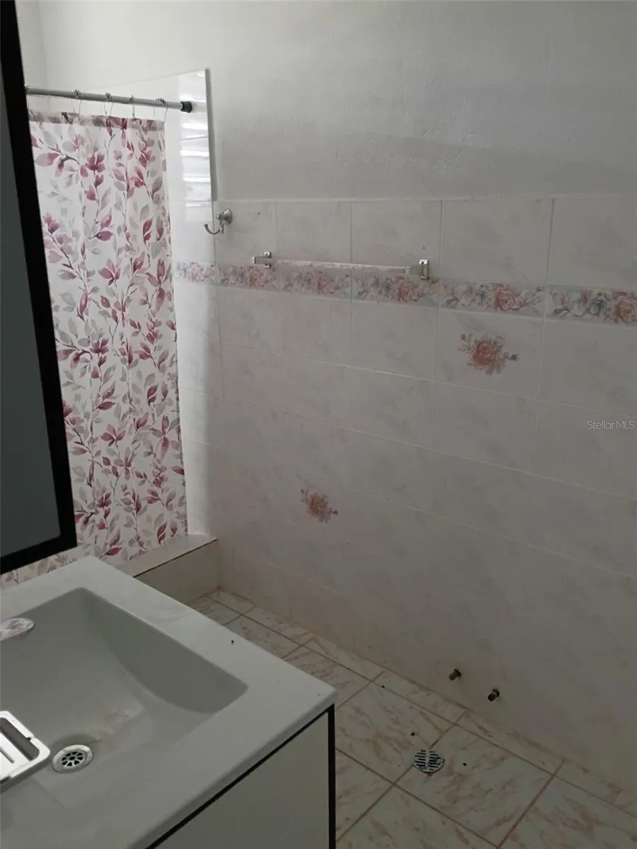 156 BO. BAYAMONCITO Aguas Buenas, PR 00703