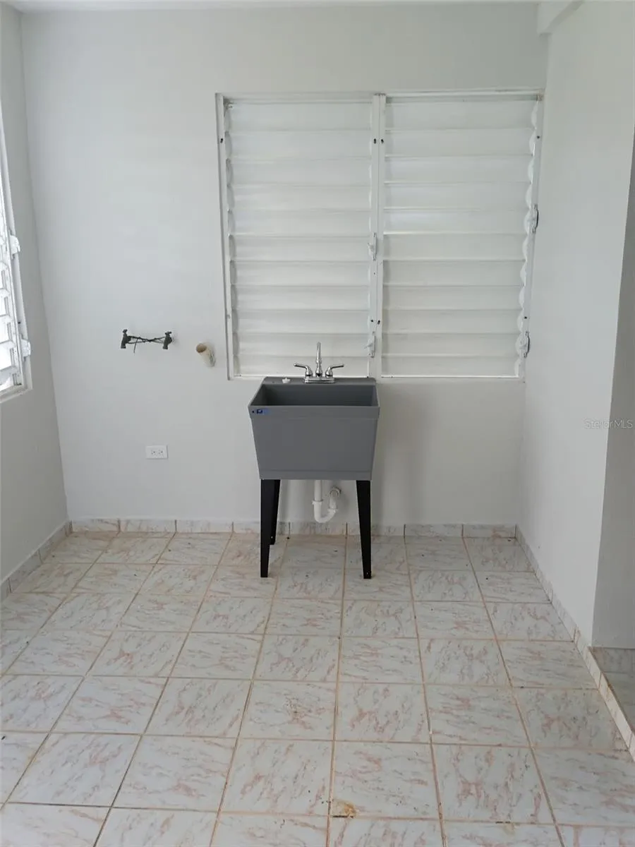 156 BO. BAYAMONCITO Aguas Buenas, PR 00703