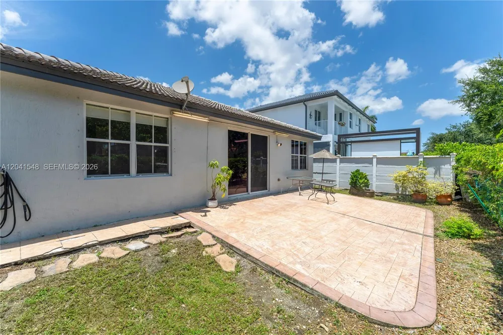 15506 SW 25th Ter Miami, FL 33185