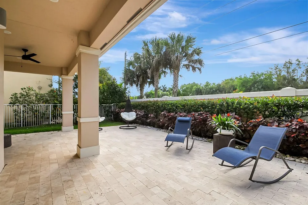 8952 Cypress Grove Lane West Palm Beach, FL 33411