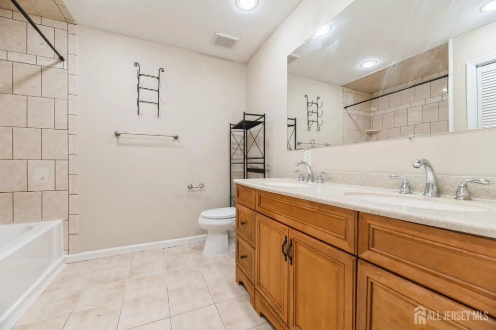 7 Sloop Square Howell, NJ 07228