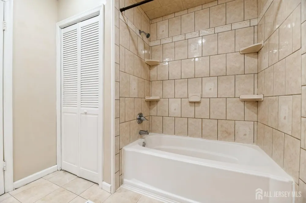7 Sloop Square Howell, NJ 07228