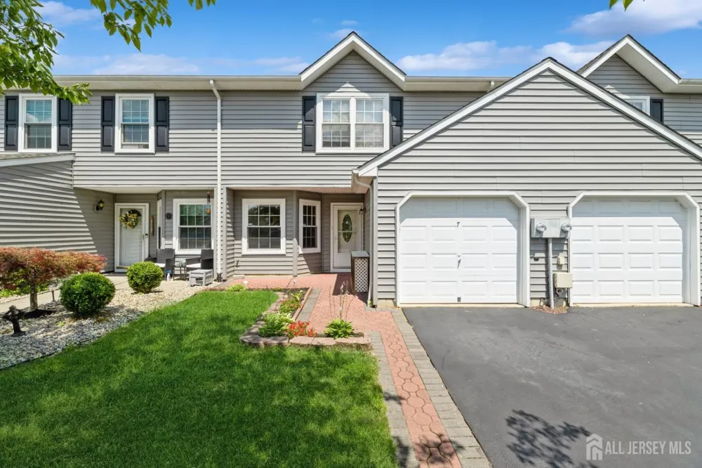 7 Sloop Square Howell, NJ 07228