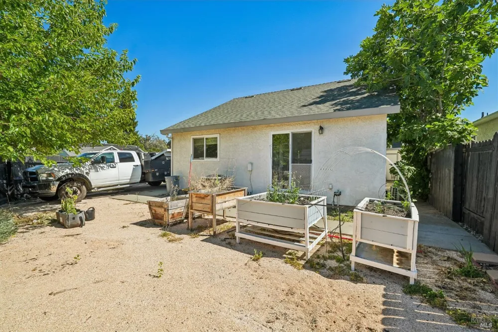 148 Columbia Drive Vacaville, CA 95687