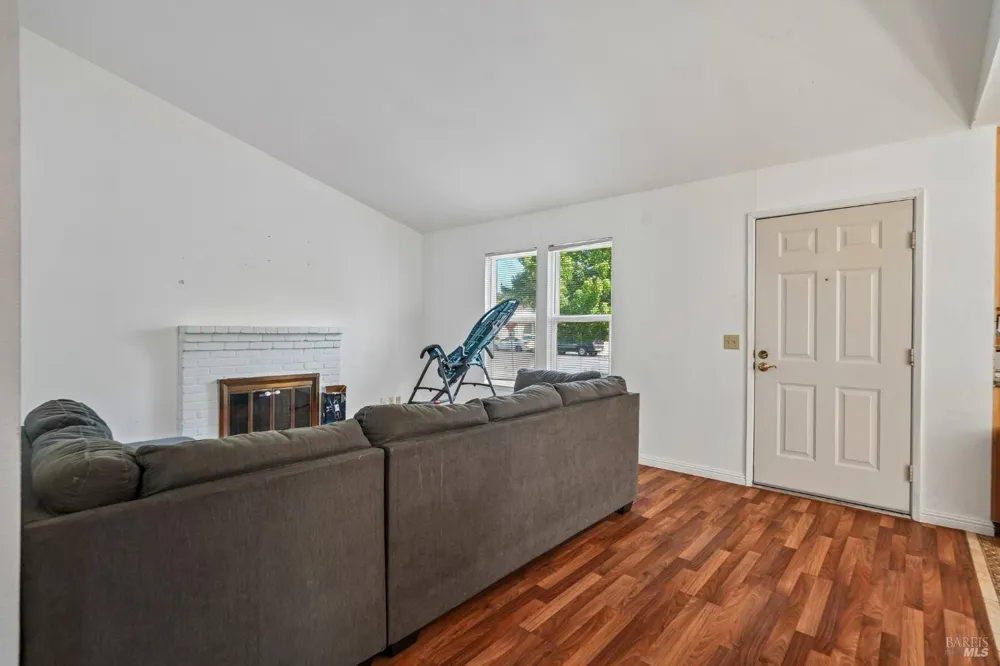 148 Columbia Drive Vacaville, CA 95687