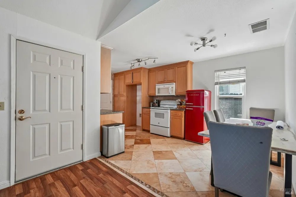 148 Columbia Drive Vacaville, CA 95687